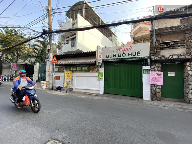 Cận cảnh quán cafe, quán ăn và tiệm massage ở Sài Gòn bị phong toả vì công chứng viên mắc Covid-19 từng ghé qua - Ảnh 6.