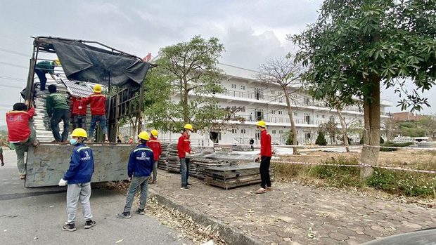Gấp rút xây dựng Bệnh viện dã chiến số 3 ở thành phố Chí Linh - Ảnh 7.