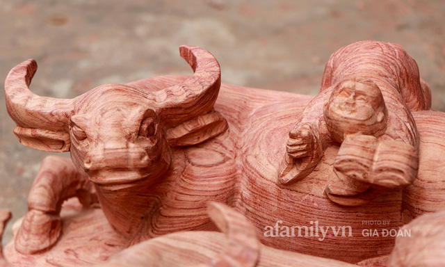  Nghề làm trâu gỗ giá bạc triệu đắt khách, nghệ nhân làng ở Hà Nội tất bật những ngày cận Tết  - Ảnh 12.
