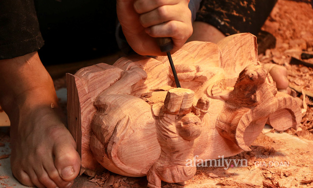 Nghề làm trâu gỗ giá bạc triệu đắt khách, nghệ nhân làng ở Hà Nội tất bật những ngày cận Tết  - Ảnh 10.