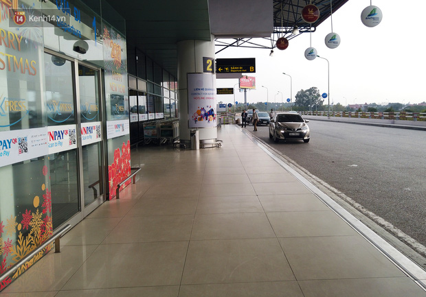 Ảnh: Sân bay Nội Bài vắng vẻ cân Tết Nguyên Đán, khác hẳn cảnh tượng đông đúc mọi năm - Ảnh 11.