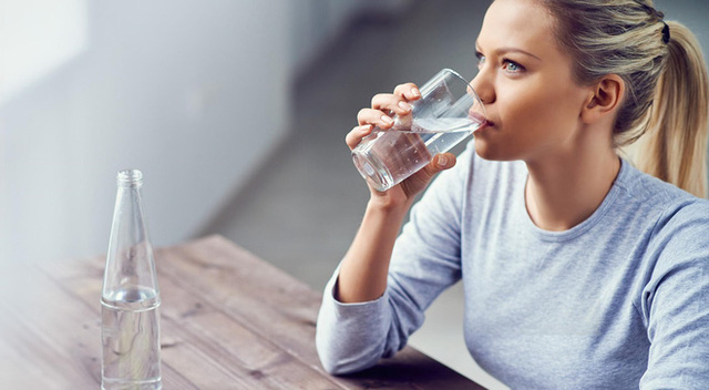  6 kiểu người nhất định phải uống đủ nước: Một cốc nước đôi khi có thể cứu mạng  - Ảnh 1.
