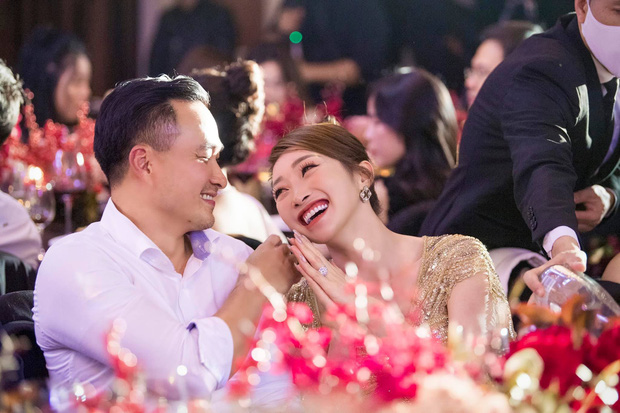 Vợ 3 kém 16 tuổi của Chi Bảo: Xinh đẹp sexy, chủ chuỗi thẩm mỹ, giàu nức tiếng và thân với cả dàn sao Vbiz - Ảnh 29. Vợ 3 kém 16 tuổi của Chi Bảo: Xinh đẹp sexy, chủ chuỗi thẩm mỹ, giàu nức tiếng và thân với cả dàn sao Vbiz - Ảnh 29.