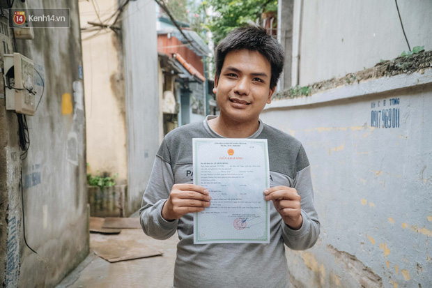 Hành trình gian nan để được cấp giấy khai sinh của người vô hình 30 năm sống ở Hà Nội: Tôi như một người ngoài lề xã hội - Ảnh 1.