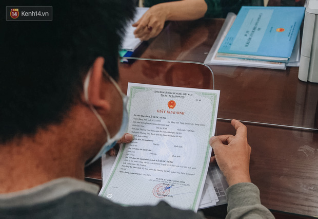 Hành trình gian nan để được cấp giấy khai sinh của người vô hình 30 năm sống ở Hà Nội: Tôi như một người ngoài lề xã hội - Ảnh 3.