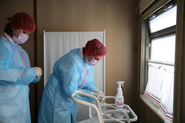  Cận cảnh tiêm phòng vắc-xin Covid-19 trên tàu ở Nga  - Ảnh 10.