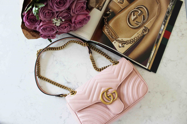 Bỏ ra cả đống tiền để sắm túi Chanel hay áo Gucci, rốt cuộc chúng ta đang mua cái gì từ các thương hiệu xa xỉ? Câu trả lời nằm ngoài dự kiến của người thường - Ảnh 3.