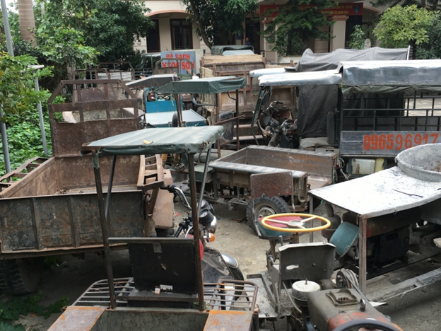  Nghĩa địa xe ở Hà Nội: Hàng nghìn chiếc chất đống như sắt vụn, chưa thể bán - Ảnh 2.