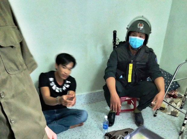 Hàng trăm cảnh sát ở Tiền Giang bao vây, bắt băng nhóm xã hội đen - Ảnh 2.