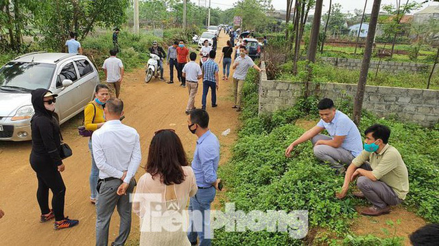  Đủ chiêu trò bán đất rừng, đất ruộng... trong cơn sốt đất quay cuồng  - Ảnh 1.