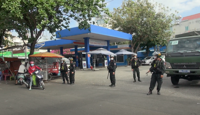 TP.HCM: Phong tỏa 1 cây xăng trên đường Nguyễn Kiệm, Gò Vấp - Ảnh 1.