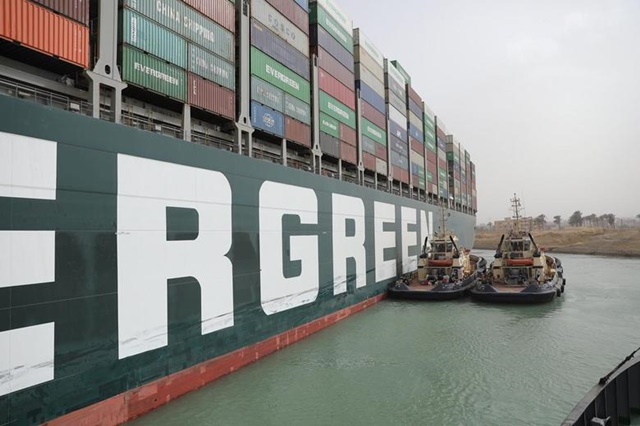 Làm thế nào để giải cứu một con tàu hơn 200.000 tấn khỏi kênh đào Suez - Ảnh 1.