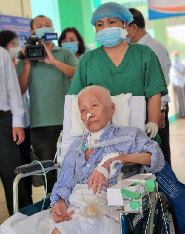 Tin vui: Bệnh nhân Covid-19 nặng nhất Việt Nam đã khỏi bệnh sau 9 lần xét nghiệm âm tính - Ảnh 3.