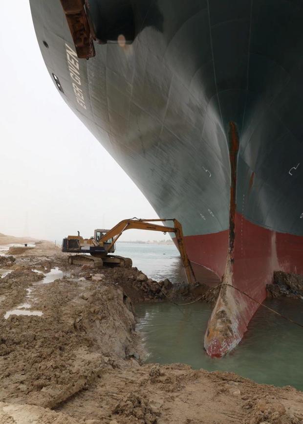 Khi máy xúc và tàu kéo vô dụng, các chuyên gia đang chờ Thiên Nhiên ra tay giải cứu tàu Ever Given mắc cạn tại kênh đào Suez - Ảnh 5.