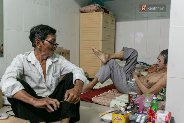Cụ ông già yếu kiếm tiền nuôi người bạn 50 năm bị mất trí nhớ ở Sài Gòn: “Mình còn khỏe ngày nào thì mình sẽ chăm sóc cho Thái ngày đó - Ảnh 1.