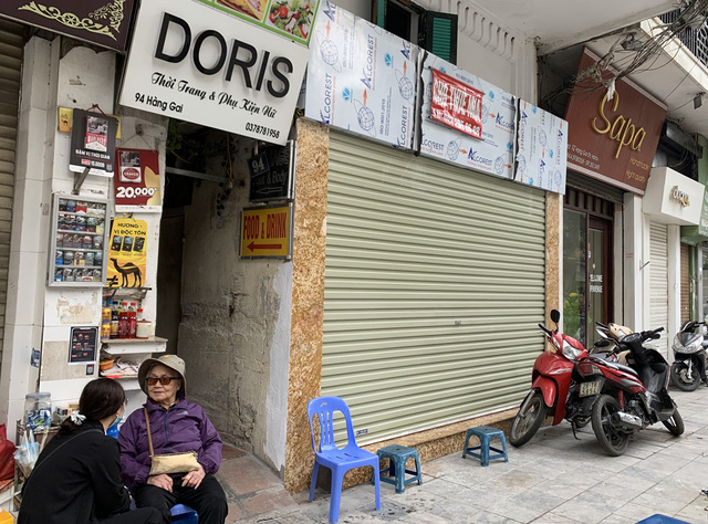 Hà Nội: Cửa hàng trên phố cổ đồng loạt đóng cửa cả năm vì ế ẩm do dịch COVID-19 - Ảnh 10.
