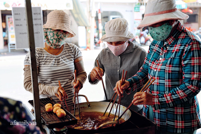  Hàng bánh tiêu CHẢNH nhất Việt Nam - mua được hay không là do nhân phẩm, dù chưa kịp mở cửa đã chính thức hết bánh khiến cả Vũng Tàu tới Sài Gòn phải xôn xao!  - Ảnh 14.