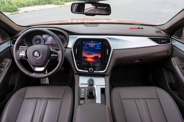 Vừa mua VinFast Lux A2.0 bản full, chủ xe chưa đi đăng kí đã bán với giá rẻ hơn Toyota Camry - Ảnh 11.