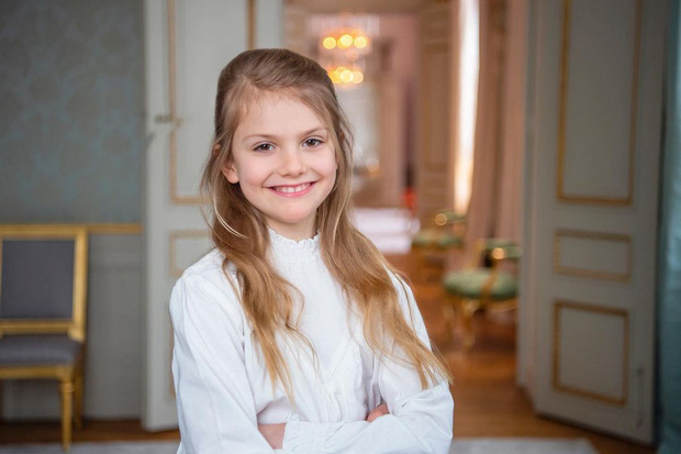 Hoàng gia Thụy Điển chia sẻ hình ảnh dịp sinh nhật 5 tuổi con trai Thái tử, ai cũng phải xuýt xoa vì thần thái hơn người của những đứa trẻ kế vị - Ảnh 5.