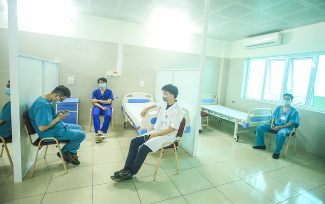  CLIP: 30 nhân viên y tế Bệnh viện Thanh Nhàn được tiêm vắc-xin Covid-19  - Ảnh 13.