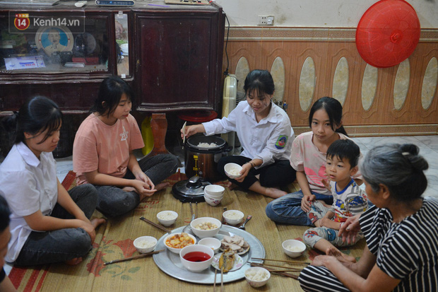 Chuyện về cặp vợ chồng ở Phú Thọ gần 60 năm nuôi học sinh ăn, ở trọ miễn phí: Nhiều phụ huynh ép lấy tiền nhưng tôi quyết không nhận - Ảnh 11.