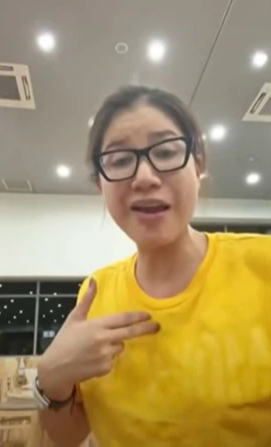 Trang Khan Livestream Gửi Lời Tới Ba Phương Hằng Vợ Dũng Lo Voi Chau Ngheo Hơn Co Thật Chau đeo Hột Xoan Giả Nhưng Chau Cũng đau Xin Tiền Co