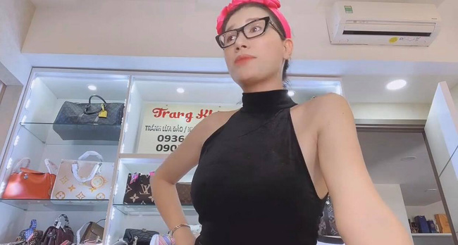 Trang Khan Livestream Gửi Lời Tới Ba Phương Hằng Vợ Dũng Lo Voi Chau Ngheo Hơn Co Thật Chau đeo Hột Xoan Giả Nhưng Chau Cũng đau Xin Tiền Co