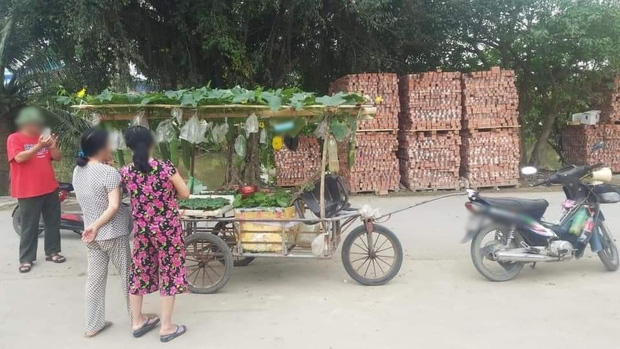 Anh bán rau khiến cả khu nháo nhào vì có cách bán hàng quá cao tay, dân mạng bái phục: Bậc thầy marketing là đây! - Ảnh 1.