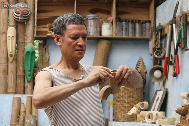 Về hưu sau thời gian làm thiết kế tại Đài truyền hình Việt Nam, người họa sĩ già hô biến tre thành món quà tặng trẻ thơ - Ảnh 1.