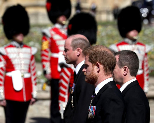 Vừa mãn tang Hoàng thân Philip, Meghan Markle đưa ra điều kiện duy nhất để đồng ý hoà giải với Hoàng gia Anh khiến dư luận phẫn nộ - Ảnh 2.