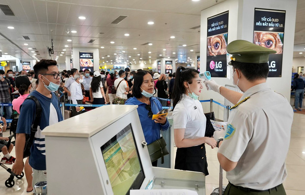  Sân bay Nội Bài đón lượng khách đạt mức kỷ lục dịp nghỉ lễ 30/4 - 1/5  - Ảnh 1.