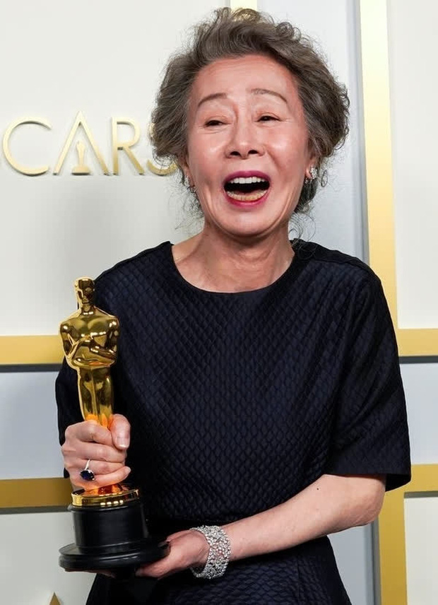 Sao Hàn 74 tuổi làm nên lịch sử ở Oscar: Đóng phim để có tiền nuôi 2 con trai và kỳ tích như cú tát thầm lặng dành cho gã chồng ngoại tình - Ảnh 2.