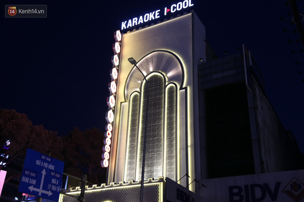 Tối 30/4, tất cả quán bar, karaoke ở TP.HCM đóng cửa: Ai cũng buồn nhưng đều hy vọng “Dịch Covid-19 sớm được đẩy lùi - Ảnh 19.