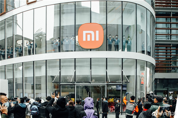 Xiaomi khai trương cửa hàng Mi Home thứ 5.000 tại Trung Quốc, treo luôn logo 7 tỷ - Ảnh 1.