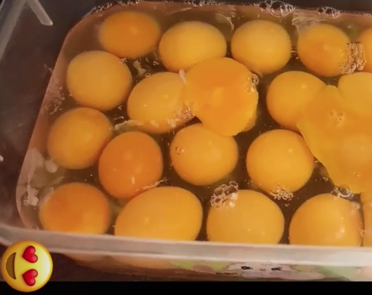 Bà mẹ 35 tuổi ở Hà Nội gây tranh cãi vì thường xuyên ăn 20 - 30 quả trứng gà sống nhanh như uống canh, tiết lộ mục đích cực bất ngờ vì sao lại có thói quen ăn kỳ lạ này - Ảnh 12.