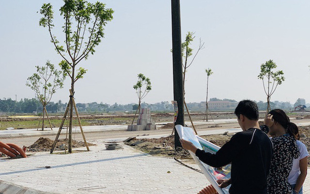  Thanh Hoá “sục sôi” trong cơn sốt đất, người người nhà nhà đi làm môi giới  - Ảnh 2.