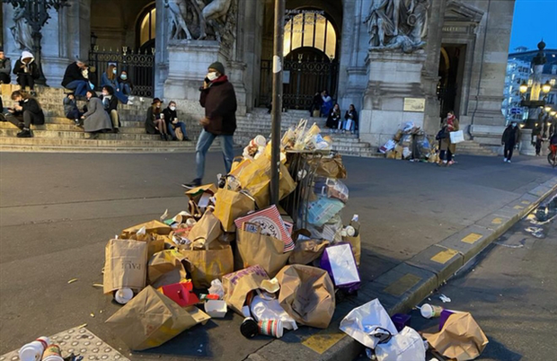Những hình ảnh gây sốc cho thấy thành phố Paris hoa lệ ngập trong rác khiến cộng đồng mạng thất vọng tràn trề, chuyện gì đang xảy ra? - Ảnh 13.