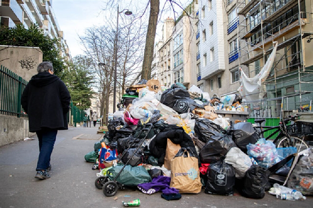 Những hình ảnh gây sốc cho thấy thành phố Paris hoa lệ ngập trong rác khiến cộng đồng mạng thất vọng tràn trề, chuyện gì đang xảy ra? - Ảnh 14.