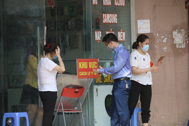 Hà Nội: Phong tỏa chung cư Đại Thanh sau khi ghi nhận ca dương tính với SARS-CoV-2 - Ảnh 12.