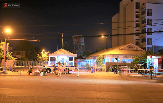 Đà Nẵng phát hiện hơn 30 ca dương tính SARS-CoV-2 mới: Phong tỏa khẩn cấp khu công nghiệp, xét nghiệm 700 người trong đêm - Ảnh 2.
