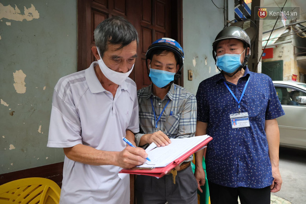  Hà Nội: Lực lượng chức năng ra quân tuyên truyền người dân dừng bán bia hơi và chợ cóc để phòng dịch Covid-19  - Ảnh 18.