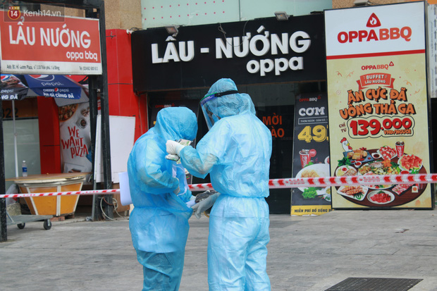 Hà Nội: Phong tỏa tạm thời Chung cư Hồ Gươm Plaza sau khi ghi nhận ca dương tính với SARS-CoV-2 - Ảnh 2.