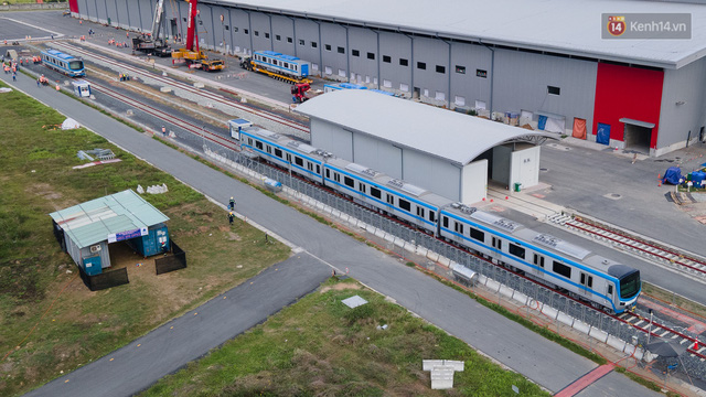  TP.HCM: Toàn cảnh lắp ráp đoàn tàu Metro số 1 nặng 37 tấn vào đường ray, sẵn sàng chạy thử  - Ảnh 16.