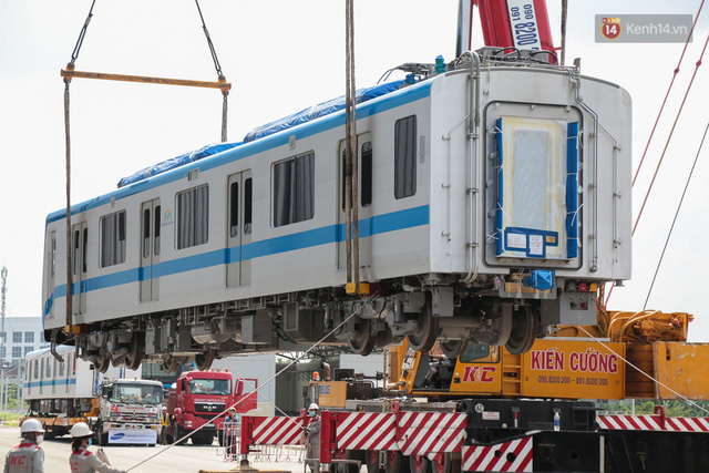  TP.HCM: Toàn cảnh lắp ráp đoàn tàu Metro số 1 nặng 37 tấn vào đường ray, sẵn sàng chạy thử  - Ảnh 7.