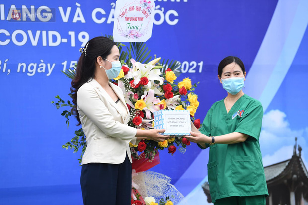  200 bác sĩ Quảng Ninh tình nguyện lên đường chi viện tâm dịch tại Bắc Giang - Ảnh 11.