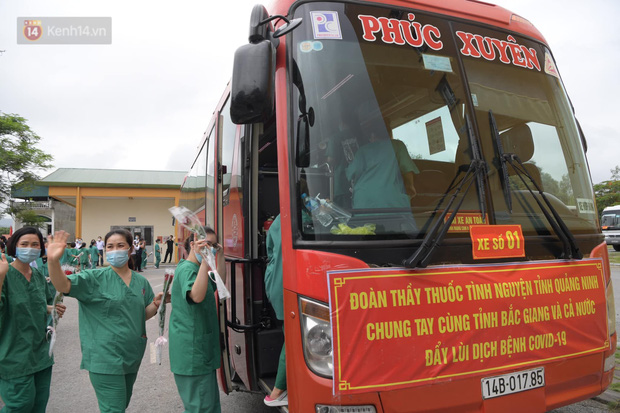  200 bác sĩ Quảng Ninh tình nguyện lên đường chi viện tâm dịch tại Bắc Giang - Ảnh 16.
