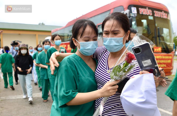  200 bác sĩ Quảng Ninh tình nguyện lên đường chi viện tâm dịch tại Bắc Giang - Ảnh 17.