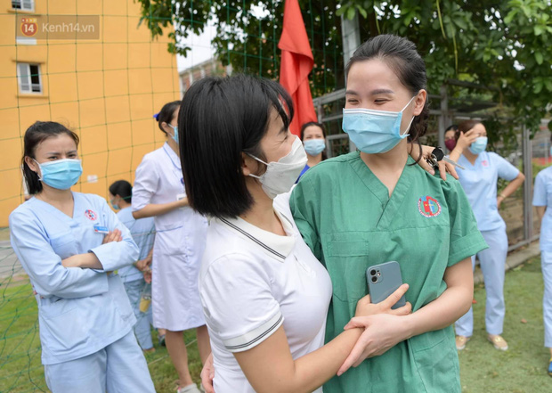  200 bác sĩ Quảng Ninh tình nguyện lên đường chi viện tâm dịch tại Bắc Giang - Ảnh 4.