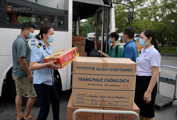  200 bác sĩ Quảng Ninh tình nguyện lên đường chi viện tâm dịch tại Bắc Giang - Ảnh 6.
