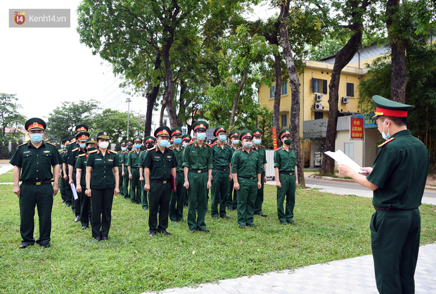  Ảnh: Gần 140 quân y hành quân tới Bắc Giang và Bắc Ninh hỗ trợ dập dịch - Ảnh 1.
